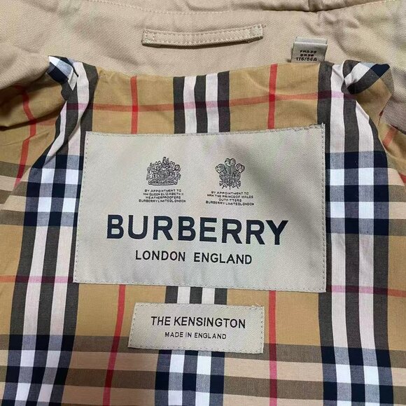 Burberry  Short Chelsea Heritage Trench Coat - Picture 13 of 14